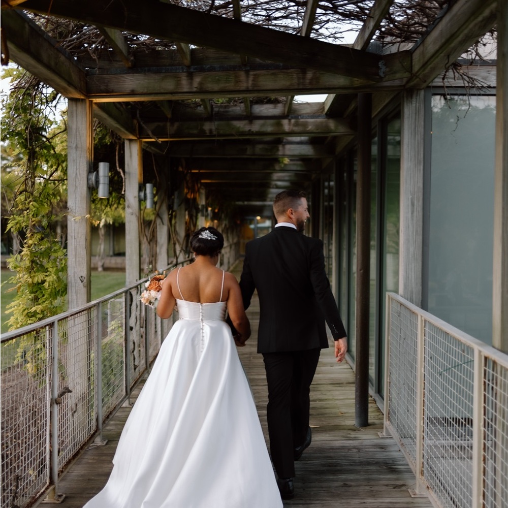 Essence of Australia Wedding Dress - Picture 4 of 7
